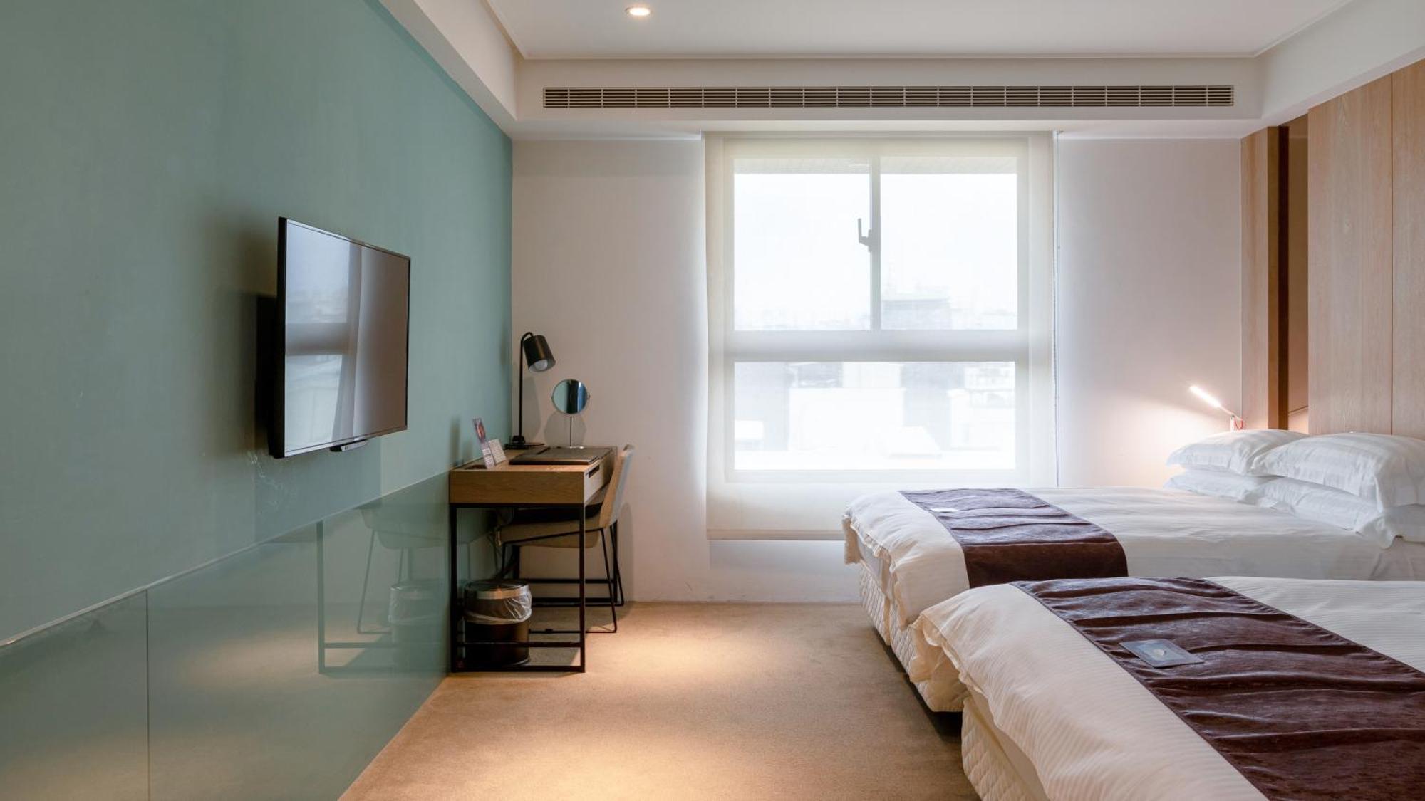 Gogo Hotel Taichung Bagian luar foto