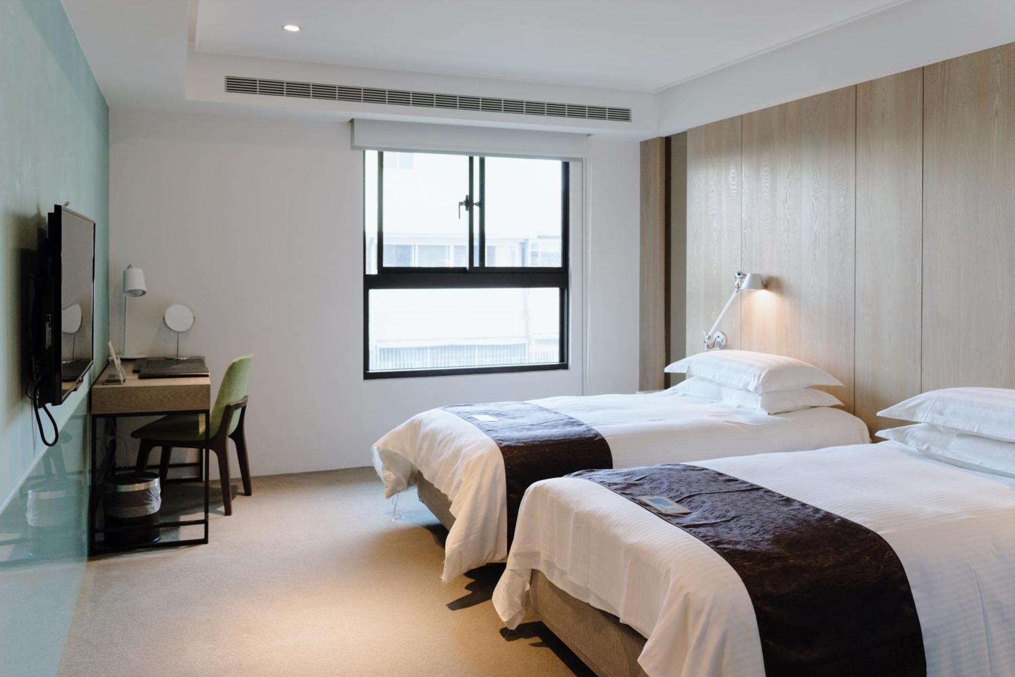 Gogo Hotel Taichung Bagian luar foto